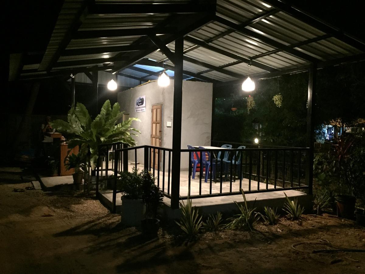 Blue House Bungalow เกาะลันตา ภายนอก รูปภาพ